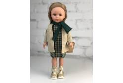 Кукла Нина, блондинка, в бежевом жакете и с зеленым шарфом, 33 см